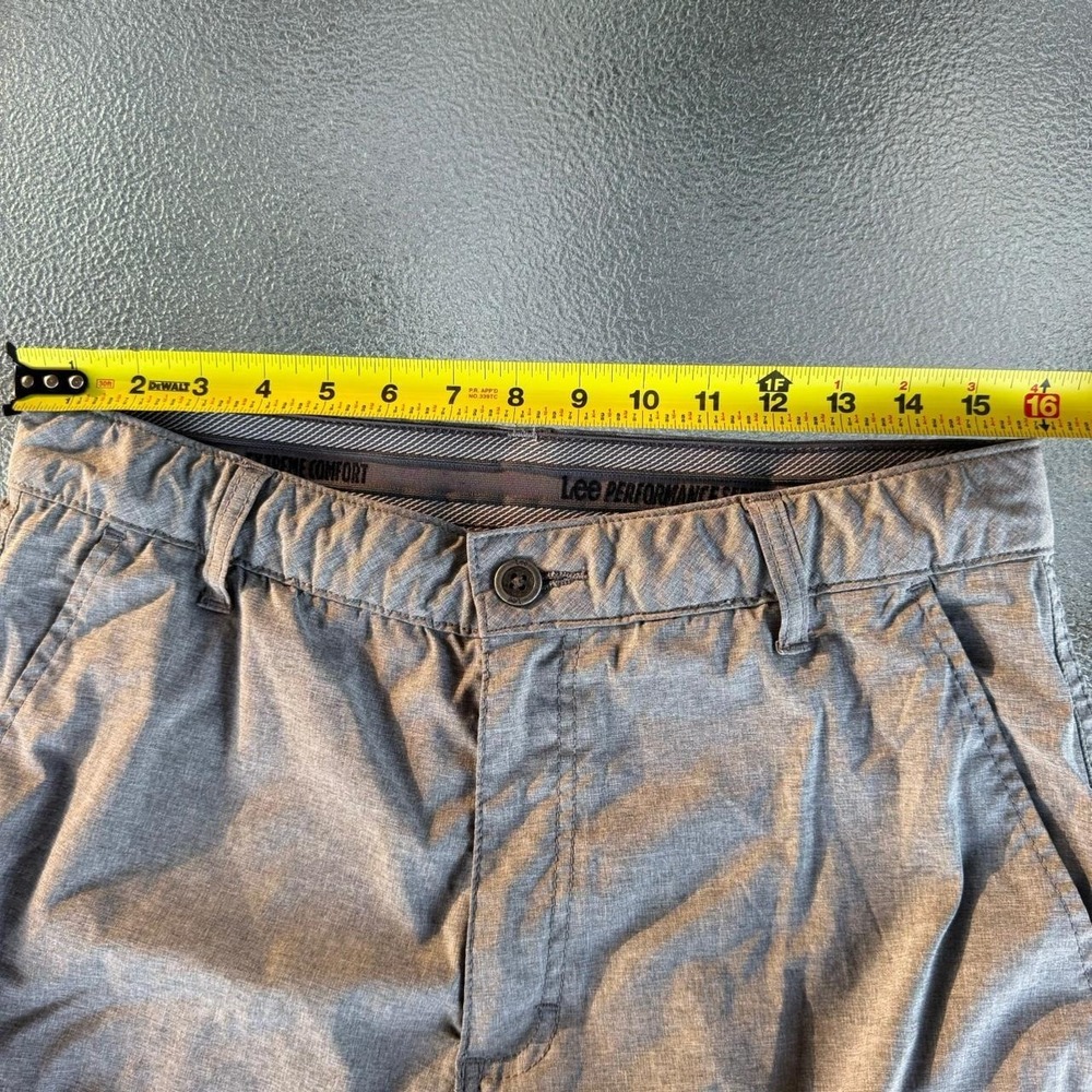Lee Performance Extreme Comfort Gray Cargo Shorts Men's 34 Lightweight - Picture 4 of 4